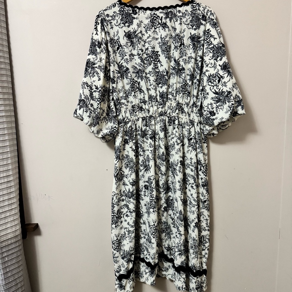 She+Sky (L-XL) white black floral boutique v-neck puff sleeve midi dress - Picture 2 of 5